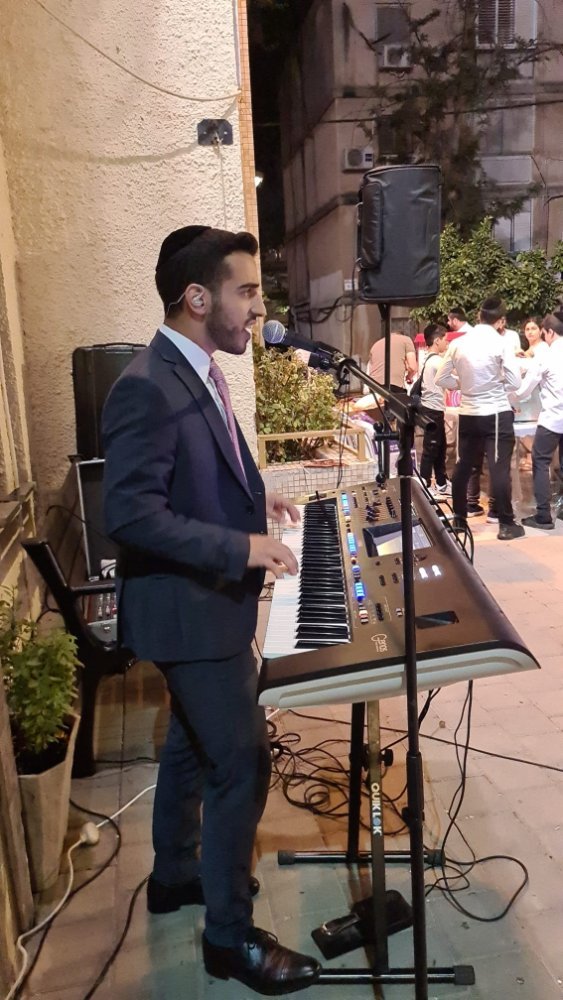 יהודה שועה - זמר וקלידן לבר מצווה ואירועים קטנים